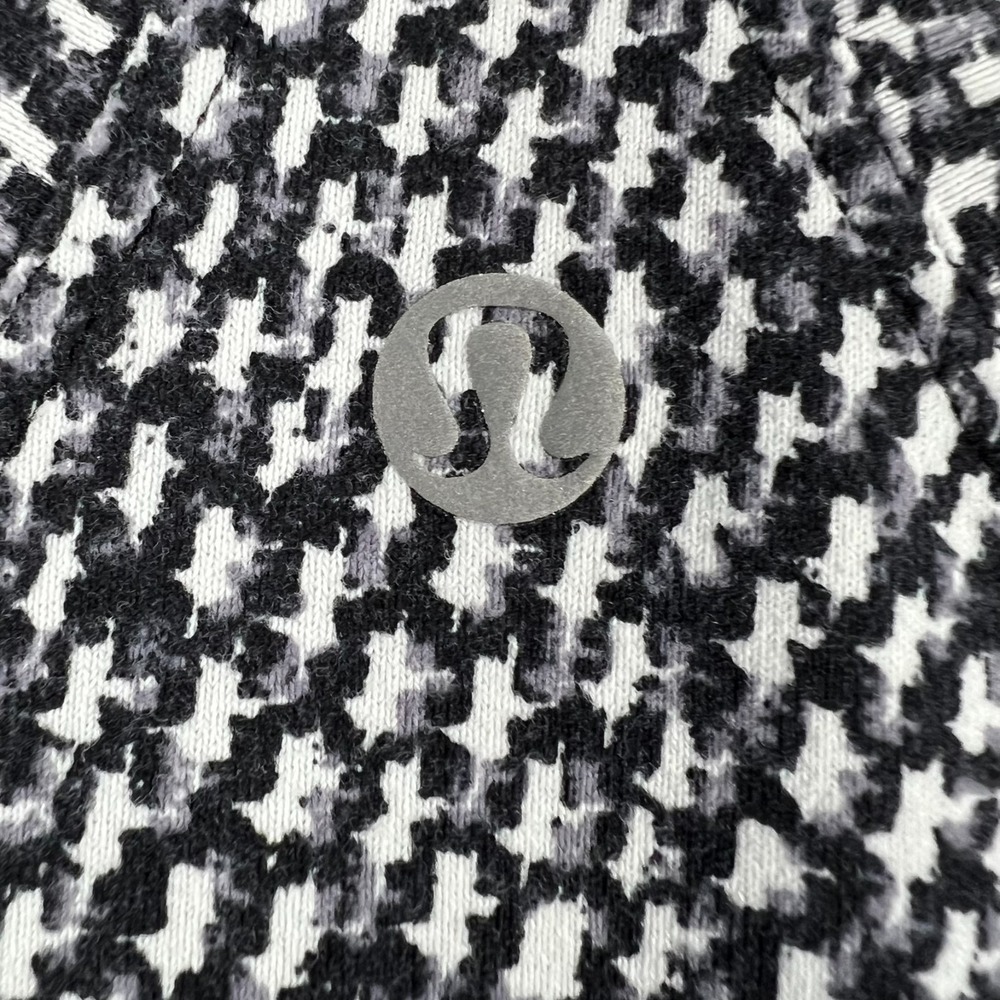 Lululemon Tank Top Shirt Womens Size XS Extra Small 4 Black White Geometric Gym - Picture 8 of 8